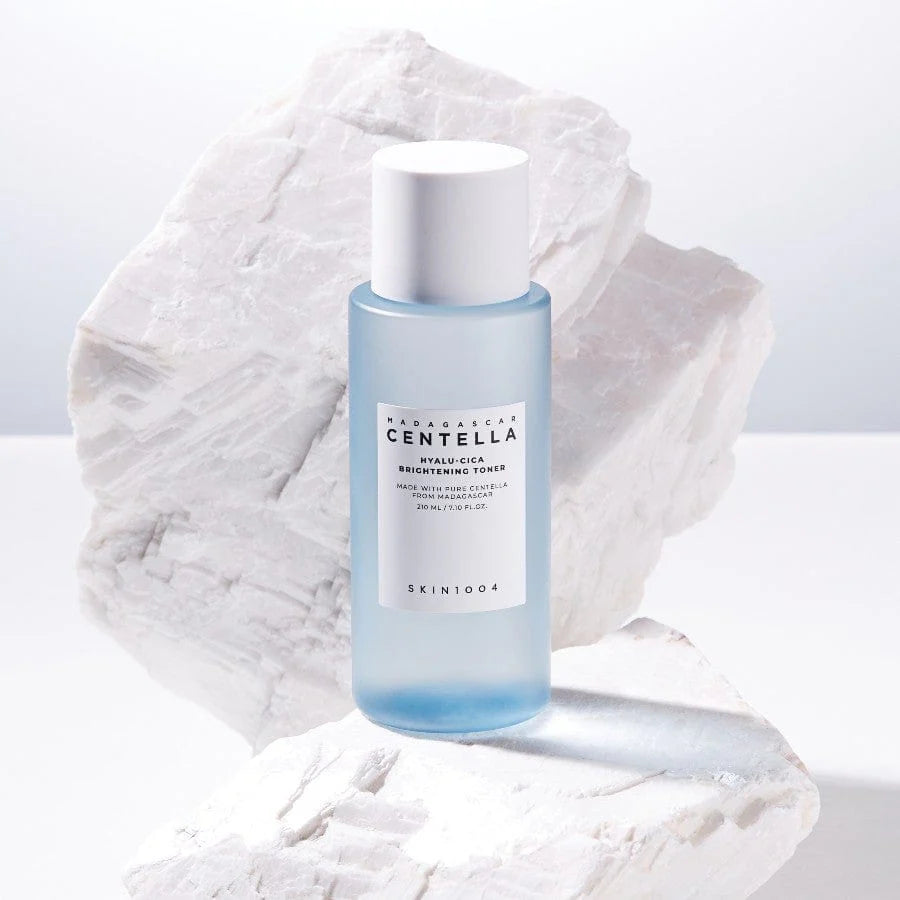 Hyalu-Cica Brightening Toner (Mild Exfoliating Moisturizing Toner) 30ml